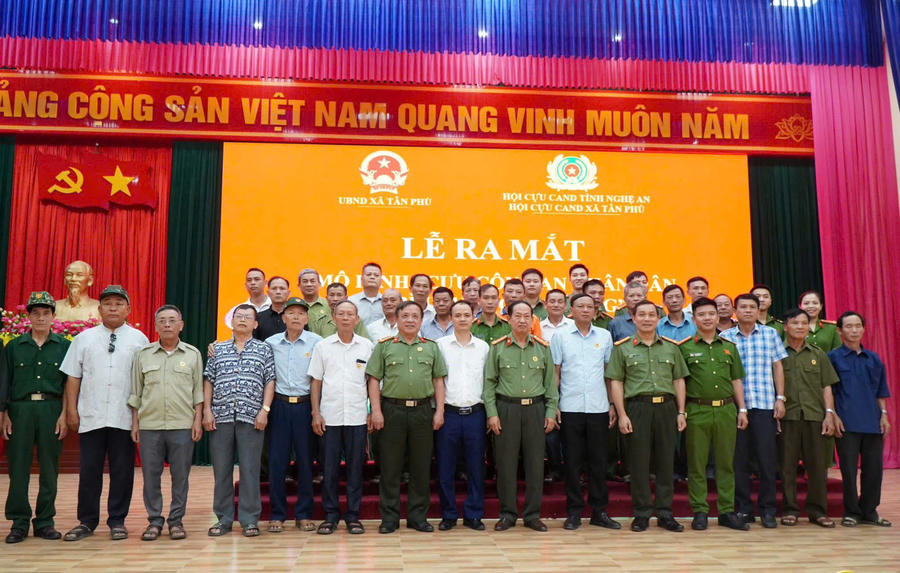 Ra mắt mô hình “Cựu Công an nhân dân vì bình yên cuộc sống”.