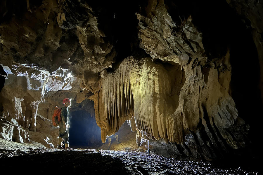 Hang động vừa được phát hiện tại Vườn quốc gia Phong Nha - Kẻ Bàng. (Ảnh: Dân trí)