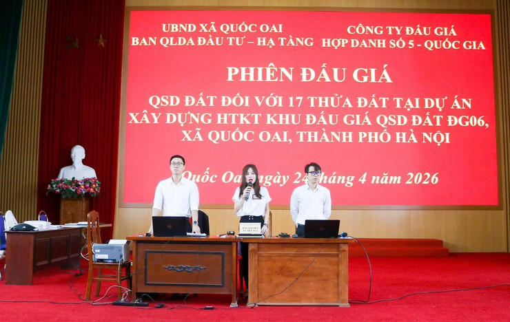 Phiên đấu giá quyền sử dụng đất đối với 17 thửa đất tại xã Quốc Oai.