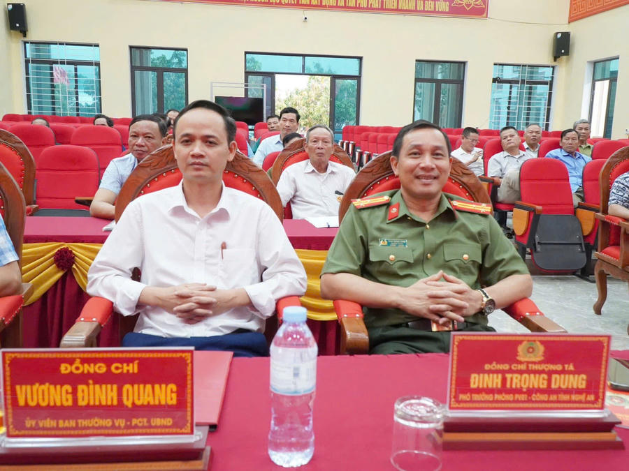 Các đại biểu tham dự chương trình.