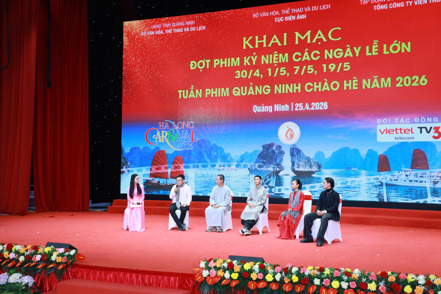 Các nghệ sĩ, diễn viên trực tiếp tham gia vào bộ phim “Địa đạo - Mặt trời trong bóng tối” - tác phẩm được lựa chọn trình chiếu trong đêm khai mạc giao lưu, trò chuyện với các vị đại biểu và khán giả.