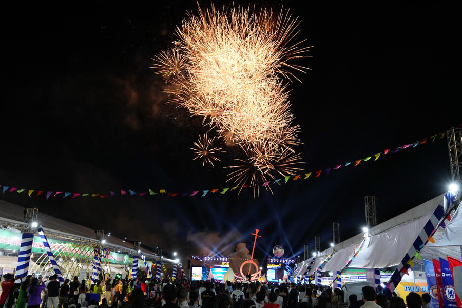 Màn pháo hoa rực rỡ khai mạc Tuần lễ Khoa học, Công nghệ - Văn hóa, Du lịch và Cuộc thi Gạo ngon Đồng bằng sông Cửu Long lần thứ I, năm 2026.