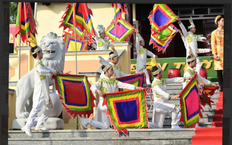 Tiết mục văn nghệ đặc sắc tưởng nhớ công lao của các Vua Hùng dựng nước.