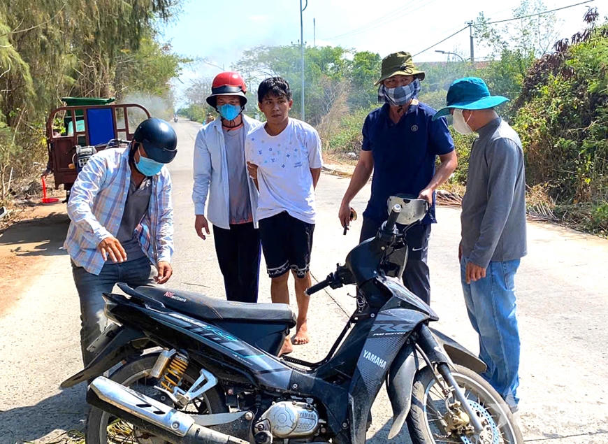 Đối tượng P.G.H bị tổ công tác Đồn Biên phòng Gành Hào bắt giữ. Ảnh internet