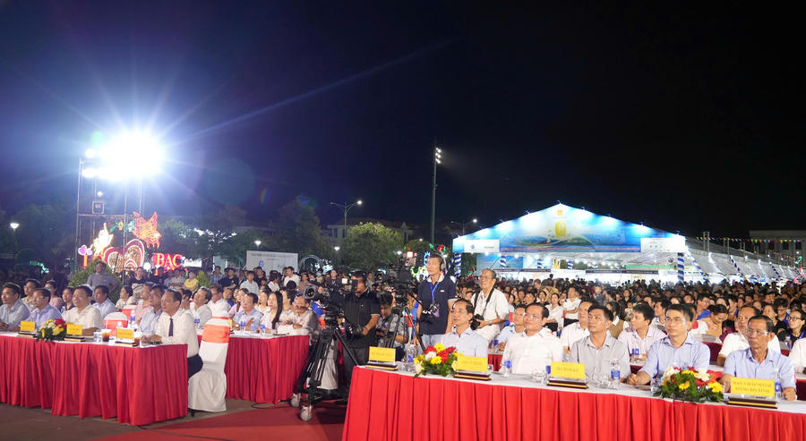 Đại biểu tham dự Chương trình “Vầng trăng cổ nhạc” lần thứ 263 với chủ đề “Cà Mau quê hương ngày mới”.