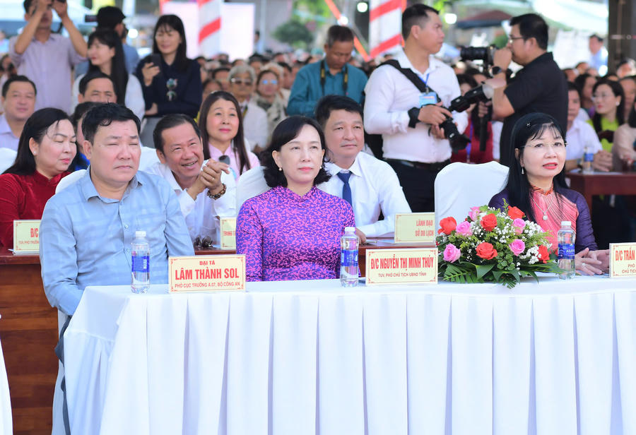 Các đại biểu tham dự buổi Lễ.