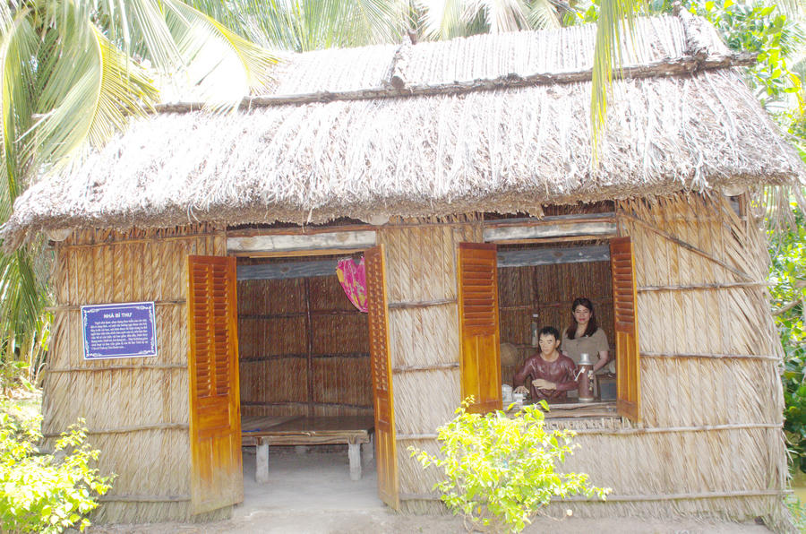 Nhà làm việc của Bí thư Tỉnh ủy được phục dựng tại Khu Di tích Căn cứ Tỉnh ủy.