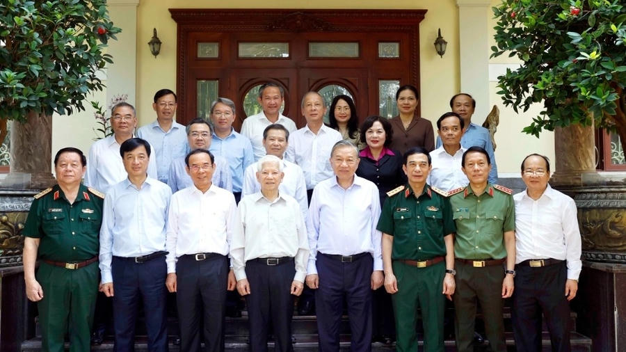 Tổng Bí thư, Chủ tịch nước Tô Lâm cùng Đoàn công tác Trung ương đến thăm nguyên Chủ tịch nước Nguyễn Minh Triết - Ảnh: TTXVN