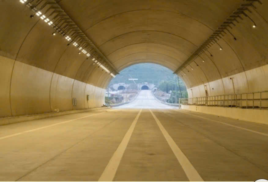 Hầm trên tuyến cao tốc Quảng Ngãi -Hoài Nhơn. Ảnh: H.P