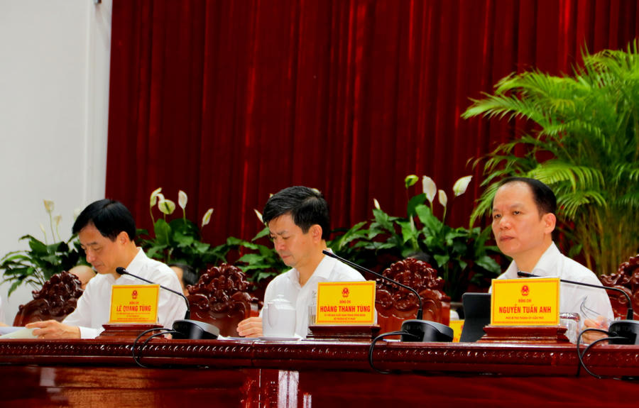 Bộ trưởng Bộ Tư pháp Hoàng Thanh Tùng (bìa phải) tại Hội nghị