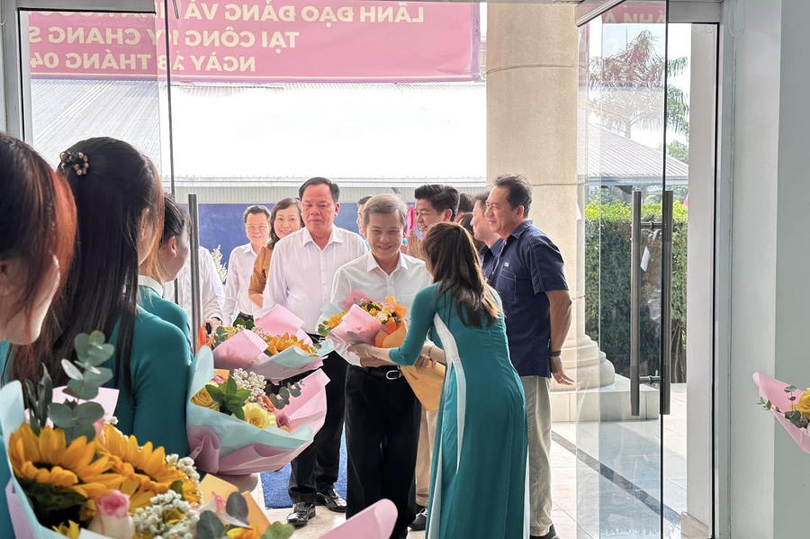 Ông&nbsp;Lê Minh Trí, Ủy viên Bộ Chính trị, Bí thư Trung ương Đảng, Trưởng ban Nội chính Trung ương đã thăm, tặng quà công nhân lao động trên địa bàn tỉnh Đồng Nai.