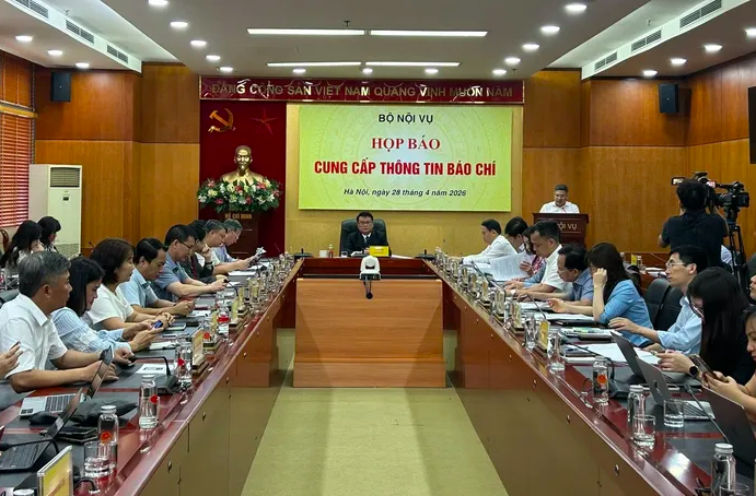 Bộ Nội vụ họp báo thường kỳ chiều 28/4. (Ảnh: NLĐ)