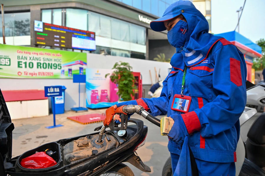 Kỳ điều hành giá xăng dầu tuần này sẽ được đẩy sớm hơn 1 ngày do trùng kỳ nghỉ lễ 30/4-1/5. Ảnh:  Nam Nguyễn.