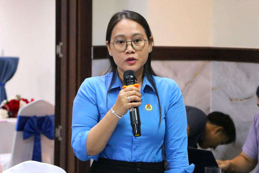 Các đại biểu trao đổi, thảo luận.