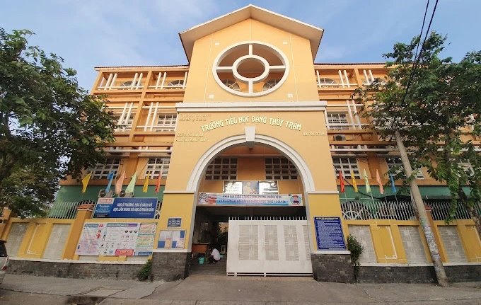 Trường tiểu học xảy ra vụ nhiều học sinh nghi ngộ độc.