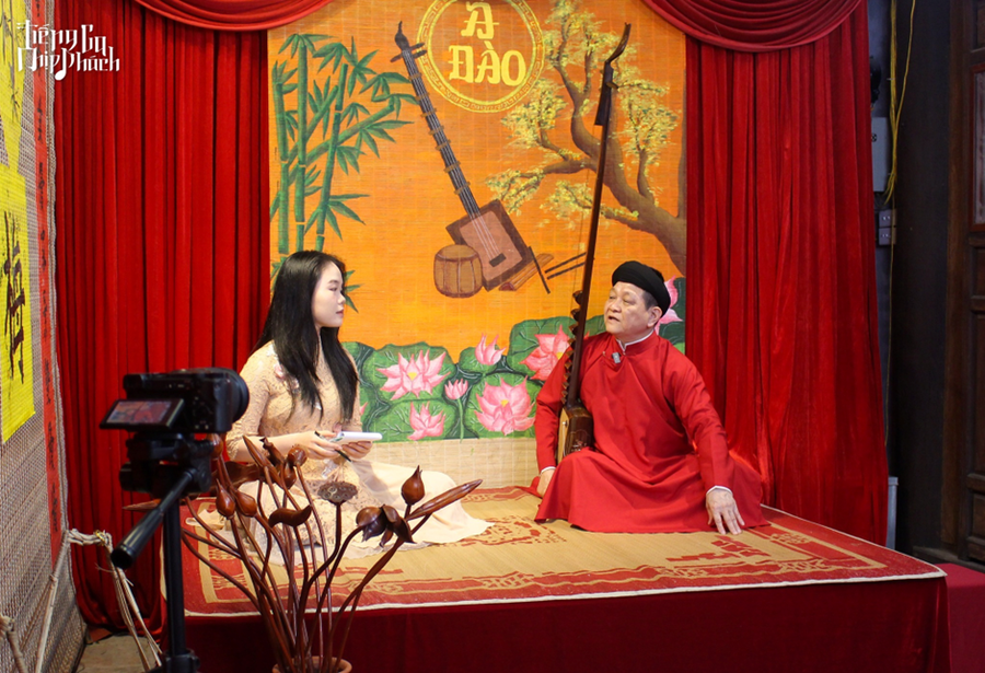 Nghệ sĩ ưu tú Văn Trúc tham gia cuộc trò chuyện.