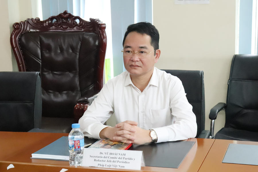 Tổng Biên tập Vũ Hoài Nam phát biểu tại buổi tiếp.