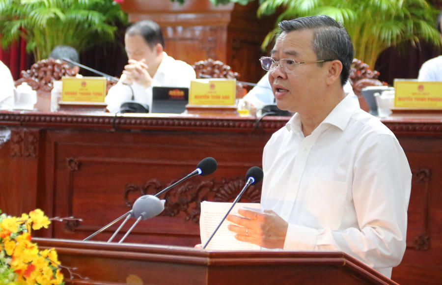 Ông Trương Cảnh Tuyên – Chủ tịch UBND TP Cần Thơ trả lời ý kiến cử tri