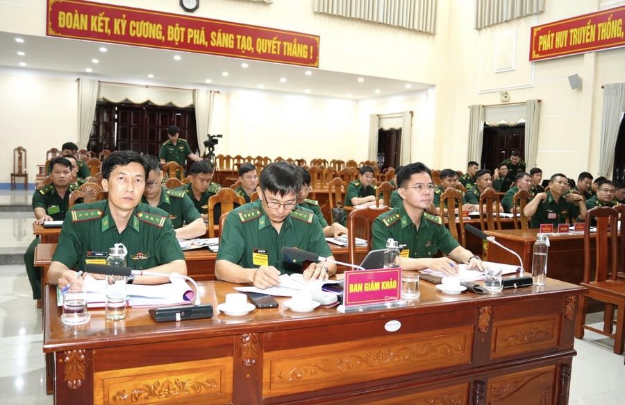 Ban giám khảo hội thi.