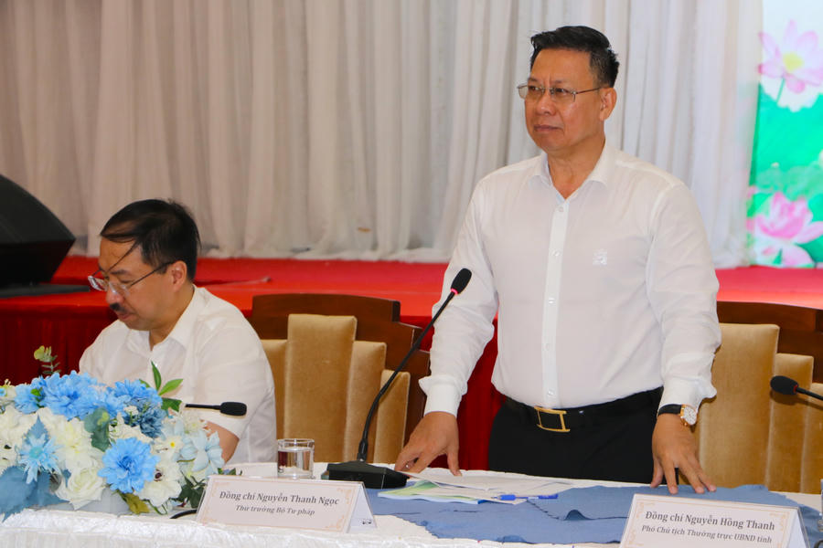 Thứ trưởng Bộ Tư pháp Nguyễn Thanh Ngọc – Tổ trưởng tổ soạn thảo phát biểu chỉ đạo.