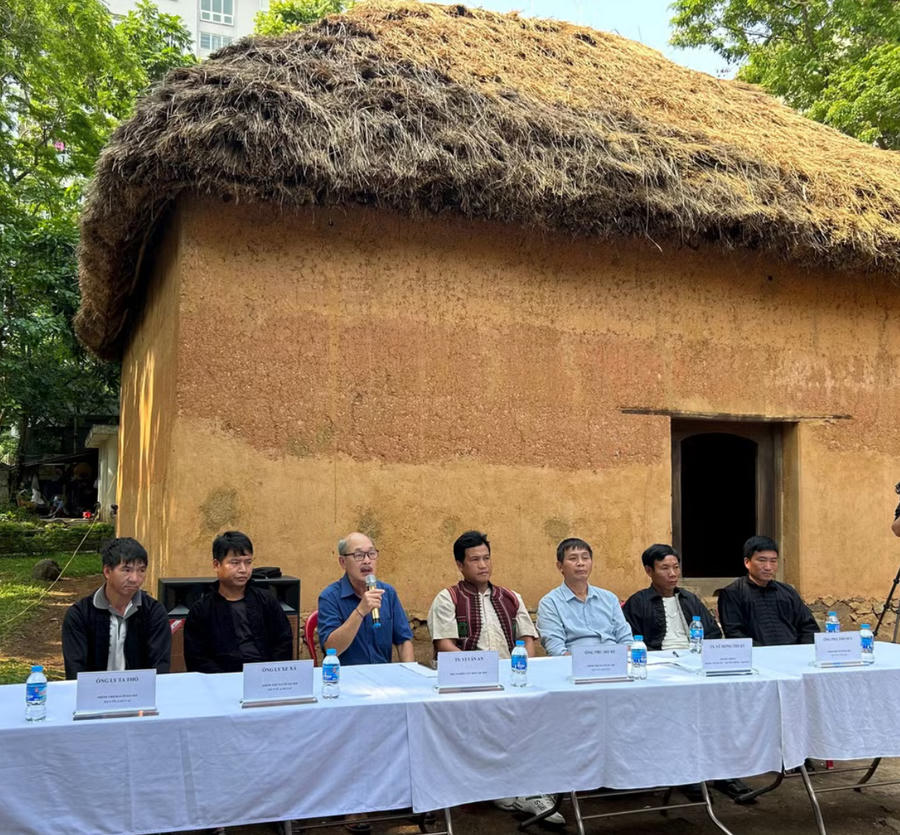 Các đại biểu tham dự tọa đàm. Ảnh Báo Nhân Dân