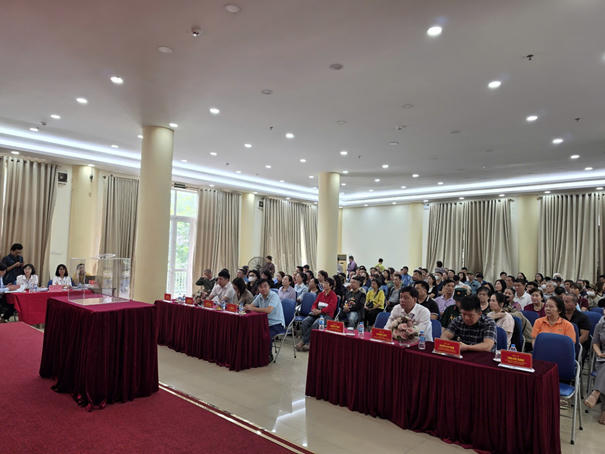 Toàn cảnh Hội nghị bốc thăm căn hộ tái định cư do Hội đồng Bồi thường, hỗ trợ tái định cư phường Khương Đình tổ chức