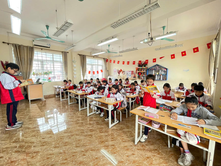 Những tiết học gần gũi, sinh động góp phần nuôi dưỡng niềm yêu thích học tập của học sinh&nbsp;Trường tiểu học và Trung học cơ sở Quang Hanh, phường Quang Hanh, tỉnh Quảng Ninh sau sáp nhập.