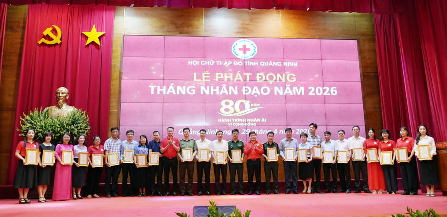 Hội Chữ thập đỏ tỉnh vinh danh các tập thể, cá nhân có nhiều đóng góp trong hoạt động nhân đạo, từ thiện.
