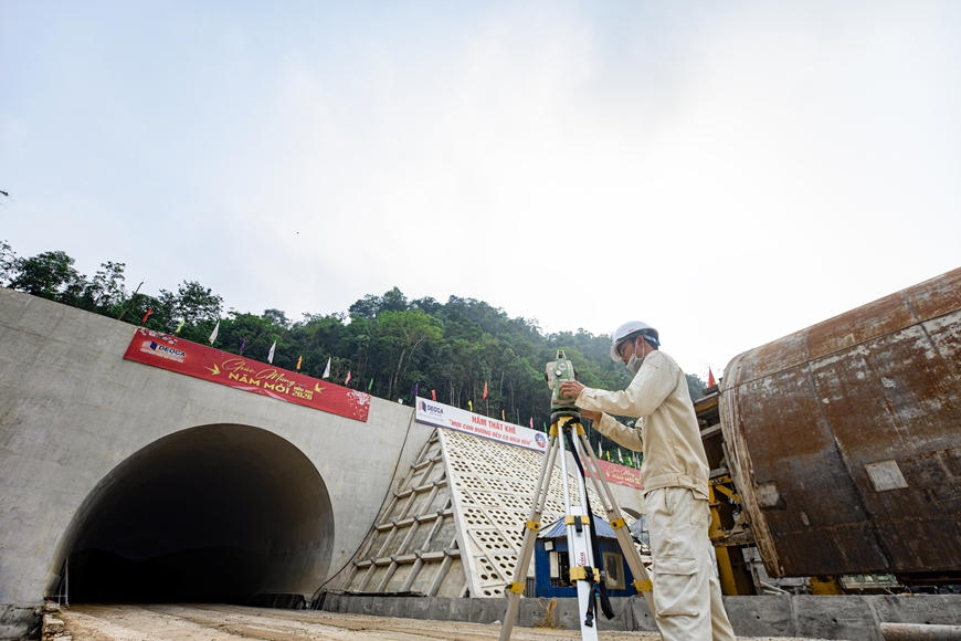 Thi công cao tốc Đồng Đăng - Trà Lĩnh.