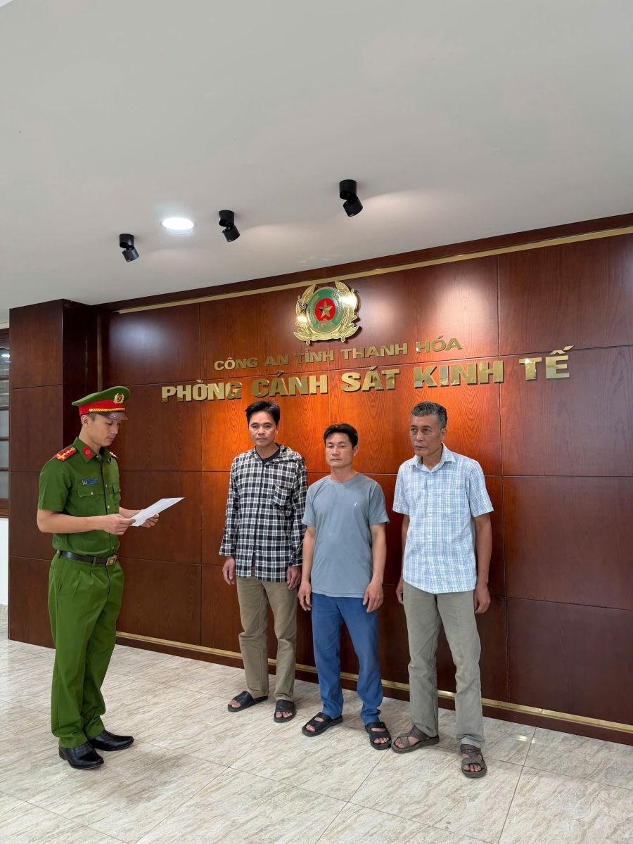 Các đối tượng Nguyễn Văn Chiến, Lê Văn Trung và Nguyễn Khắc Nguyên tại cơ quan Công an