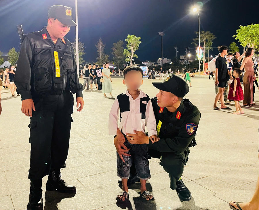 Kịp thời hỗ trợ cháu bé đi lạc tìm người thân.