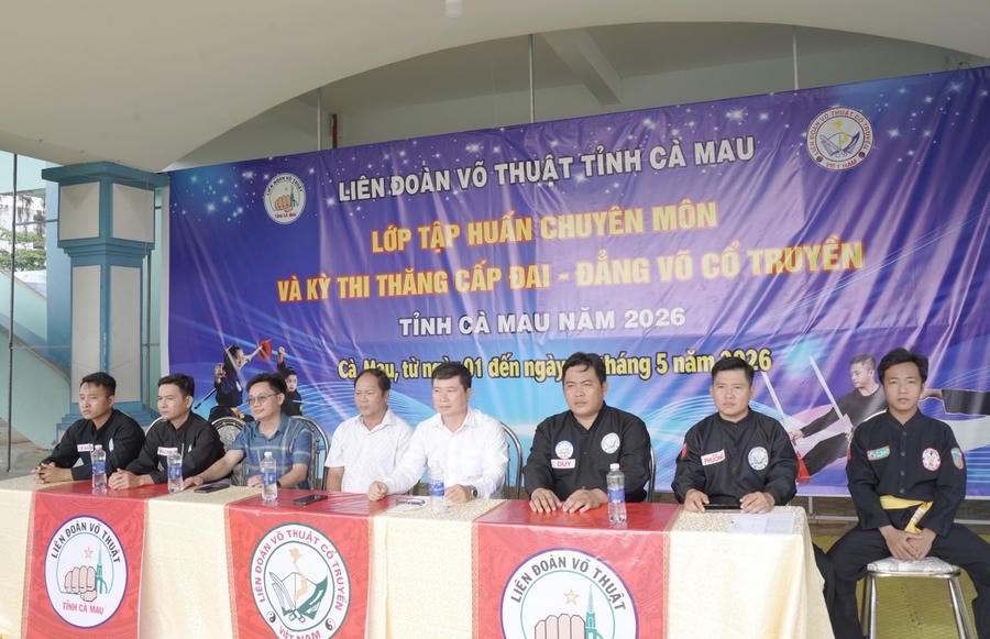 Các đại biểu tham dự buổi lễ.