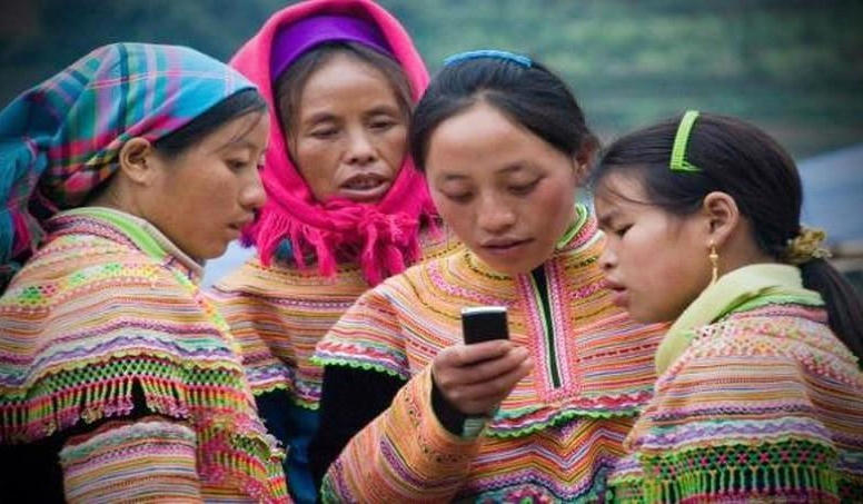 Chương trình sẽ hỗ trợ 400.000 điện thoại thông minh cho hộ nghèo, hộ cận nghèo. Hình ảnh minh hoạ.