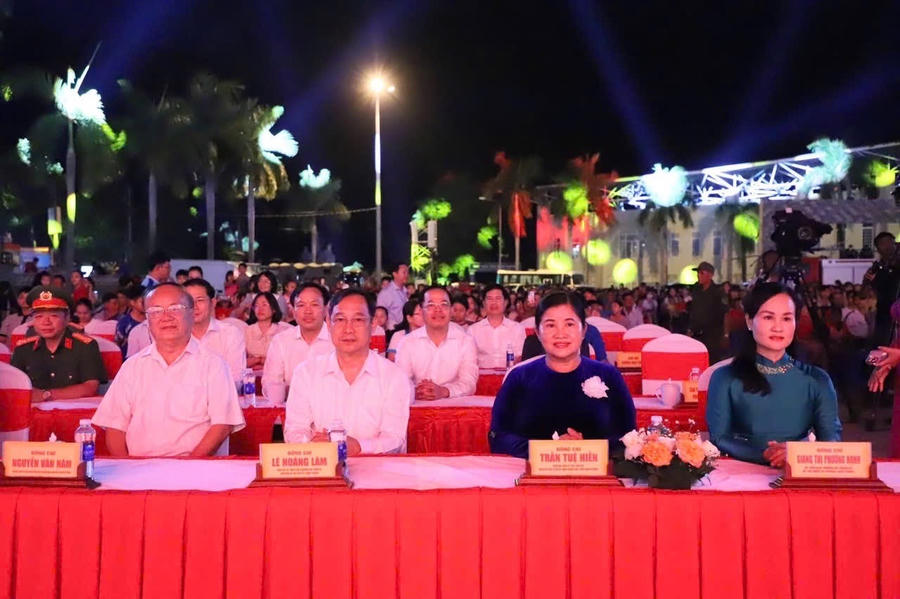 Các đại biểu tham dự.