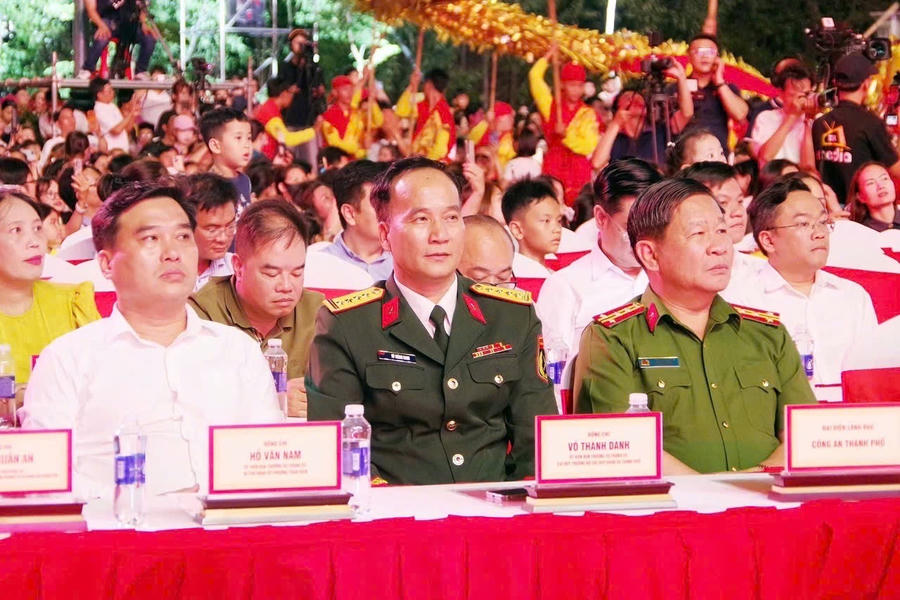 Các đại biểu tham dự.