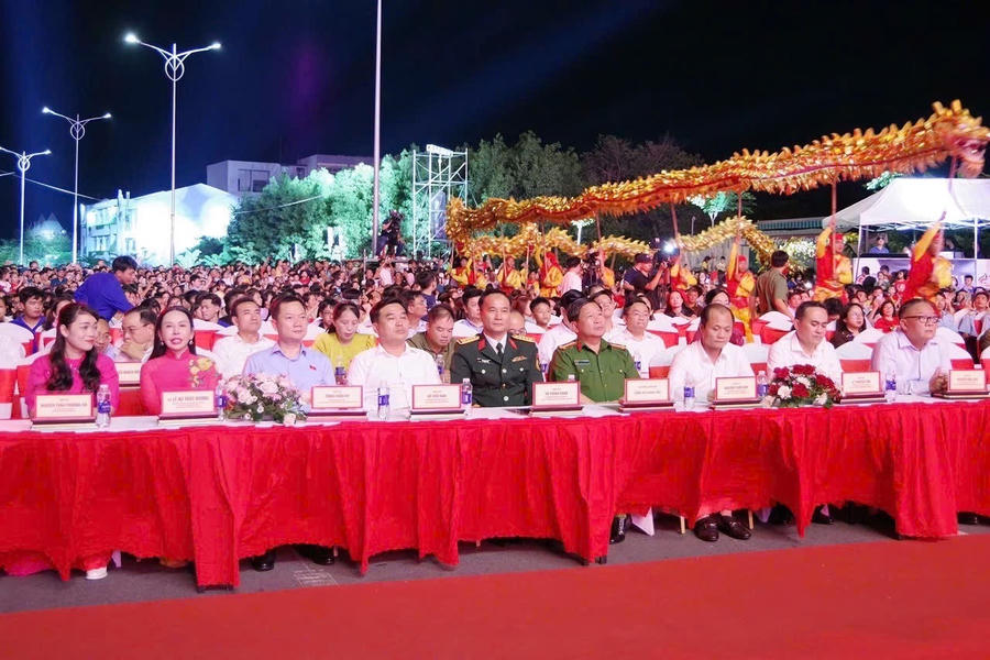 Các đại biểu tham dự.