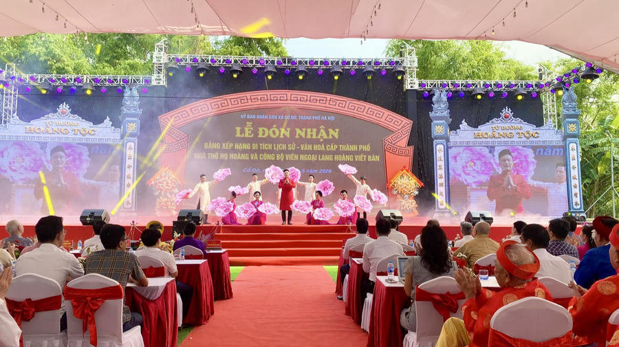 Tiết mục dâng văn Hoàng tộc - điểm nhấn trong chương trình văn nghệ tại sự kiện.