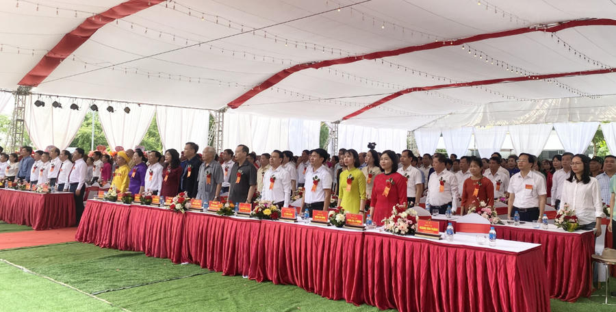 Buổi lễ diễn ra trong không khí trang nghiêm, trọng thể.