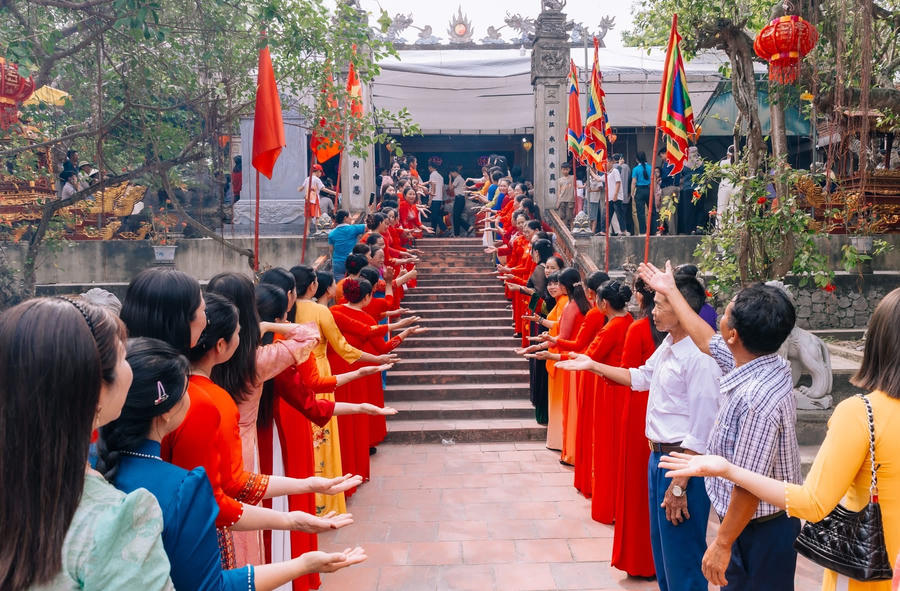 Người dân tham gia&nbsp;Lễ hội đền Xuân Úc năm 2026. (Ảnh: Mạnh Hùng).