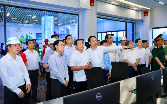 Bí thư Hà Nội kiểm tra tại Nhà máy điện rác Seraphin - Khu xử lý chất thải rắn Xuân Sơn.