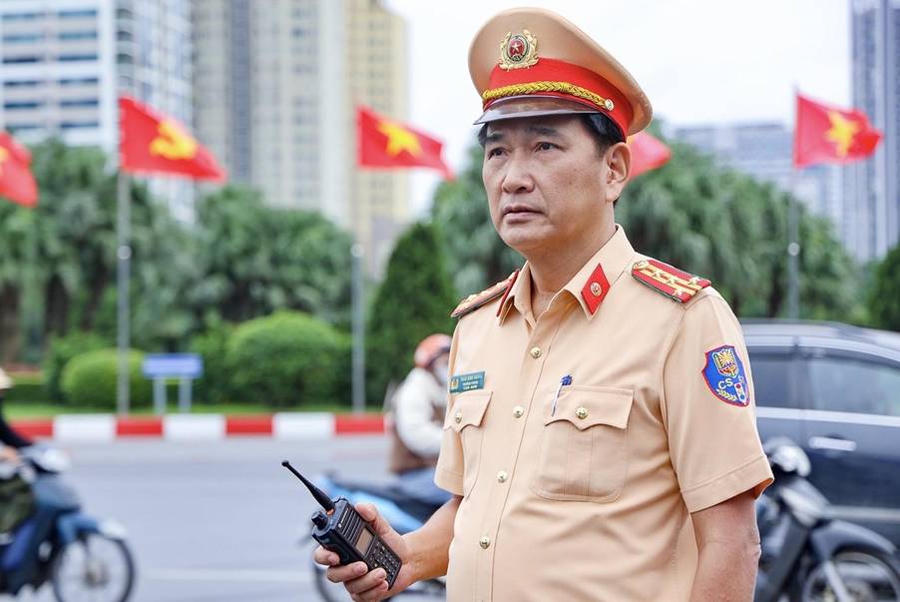 Đại tá Trần Đình Nghĩa - Trưởng phòng CSGT Hà Nội trực tiếp chỉ đạo công tác bảo đảm TTATGT.