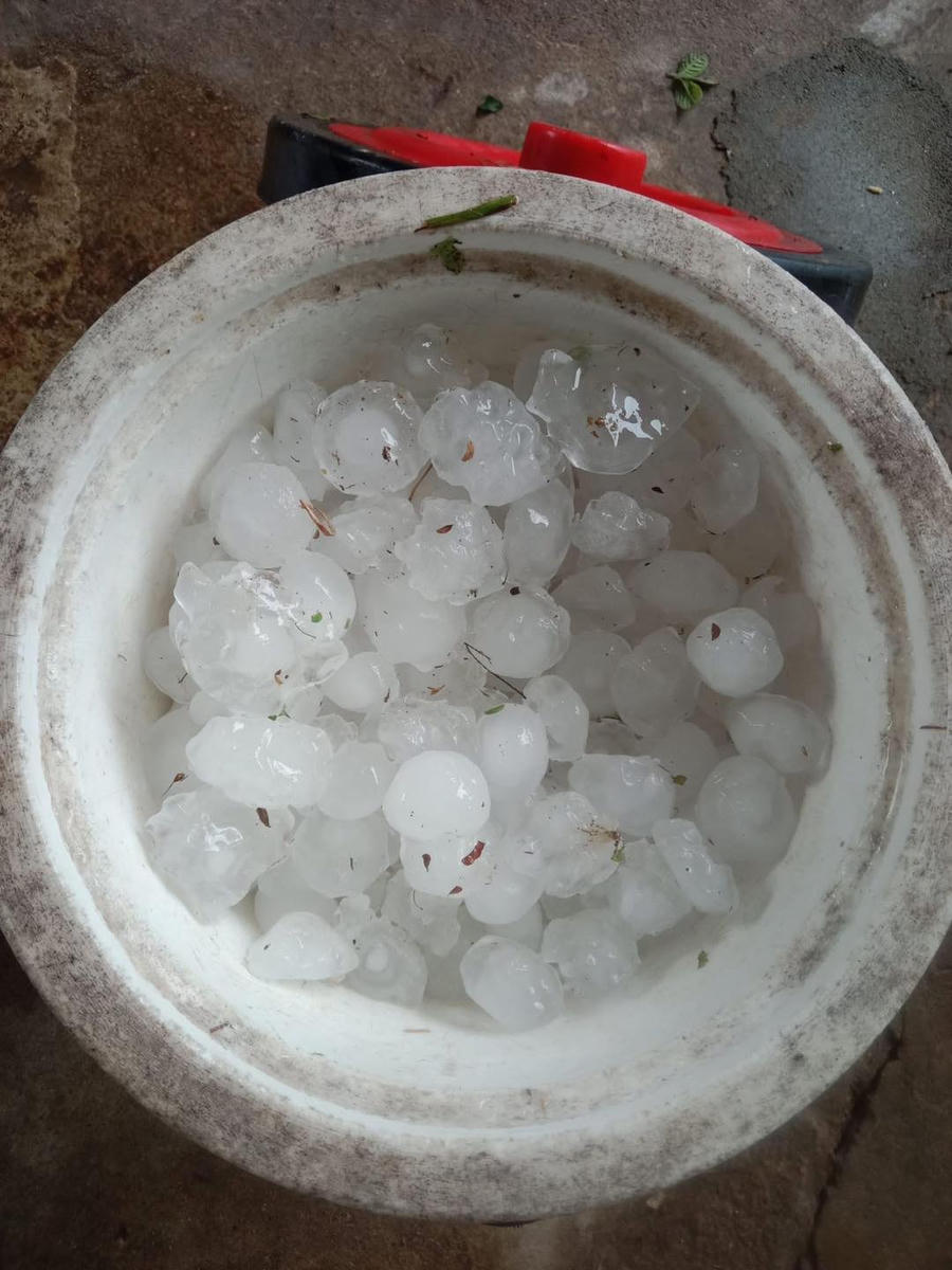 Mưa đá xuất hiện nhiều nơi trên địa bàn tỉnh Nghệ An.