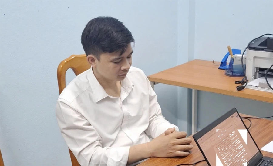 Đối tượng Nguyễn Duy Cường làm việc tại cơ quan công an. Ảnh: Công an tỉnh Quảng Trị