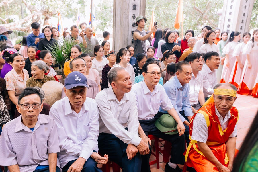 Nguyên lãnh đạo địa phương tham dự&nbsp;Lễ hội đền Xuân Úc năm 2026. (Ảnh: Mạnh Hùng).