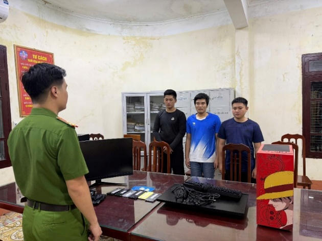 Các đối tượng lừa đảo chiếm đoạt tài sản tại Cơ quan điều tra.