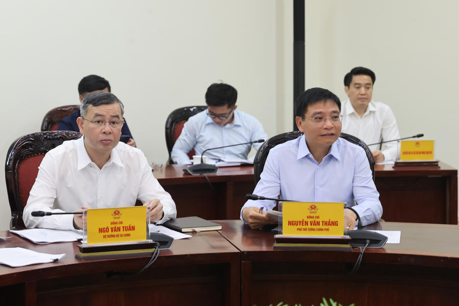 Phó Thủ tướng Chính phủ Nguyễn Văn Thắng; Bộ trưởng Bộ Tài chính Ngô Văn Tuấn dự cuộc họp - Ảnh: VGP
