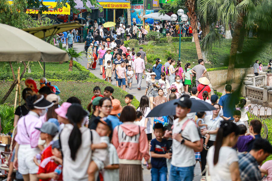 Vườn thú Hà Nội đón 124.000 lượt khách trong dịp nghỉ lễ vừa qua.