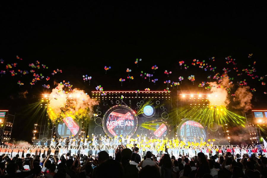 Ấn tượng&nbsp;Chương trình khai mạc Festival Du lịch Cửa Lò năm 2026.
