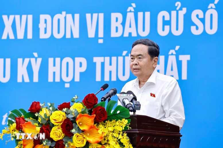 Chủ tịch Quốc hội thông tin tới cử tri về tình hình phát triển kinh tế - xã hội thời gian qua - Ảnh: TTXVN