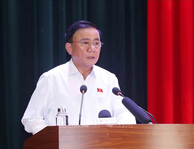 Đồng chí Trần Cẩm Tú, Ủy viên Bộ Chính trị, Thường trực Ban Bí thư phát biểu tại buổi
tiếp xúc cử tri. (Ảnh: TTXVN)